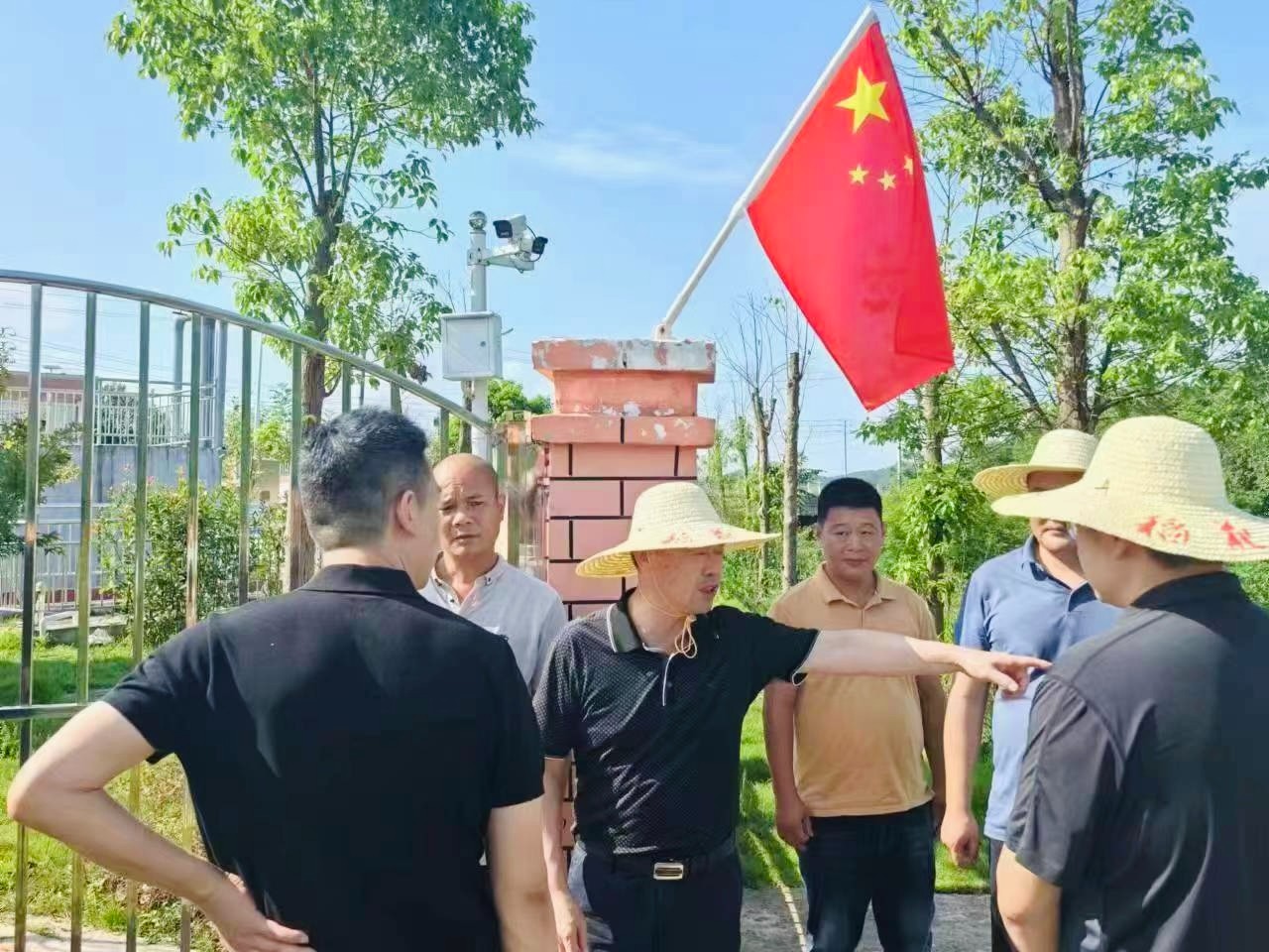贛州市政府副市長、區(qū)委書記連天浪一行蒞臨我司污水處理廠指導